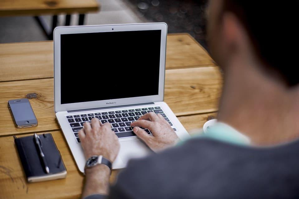Professionals working remotely, illustrating global remote job opportunities on FarCoder